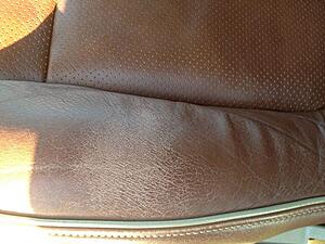 Scuff and cracks on Chaparral 2010 KR seat-my22dl.jpg