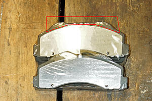 Brake pads installed incorrectly- does this seem plausible?-16jan24_0120bw.jpg