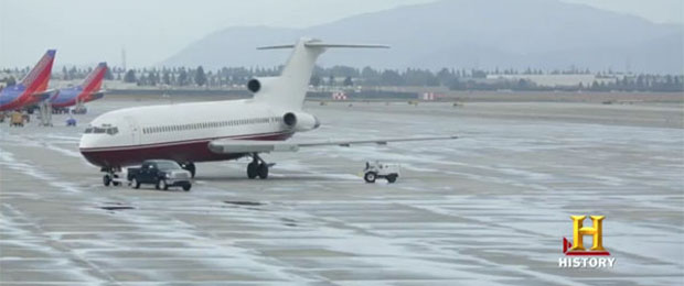Ford F-150 King Ranch Pulls Airliner like a Toy Plane