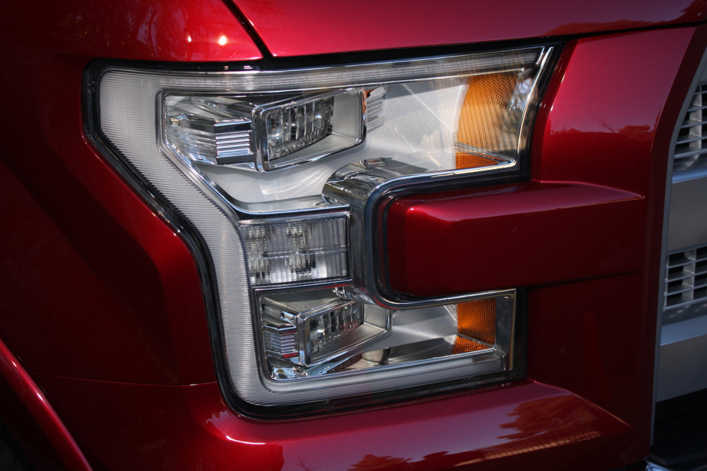 2015-Ford-F150-unveiling-la-river-10-headlight