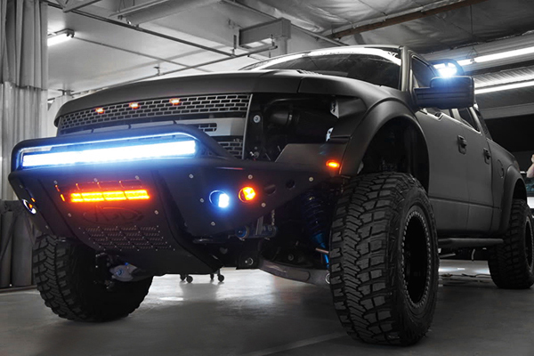 ford-f-150-raptor-with-off-road-lights