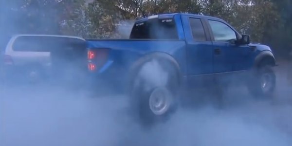 TIRE SMOKIN’ Off-Roading Raptor Gets Real Smokey