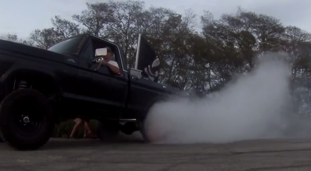 TIRE SMOKIN’ 1978 Ford F-150 Gets a Hand