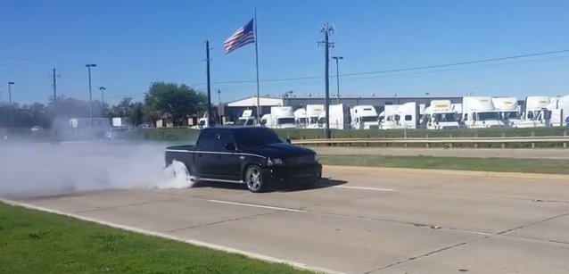 TIRE SMOKIN’ Harley-Davidson F-150 Burns Out on a Public Road