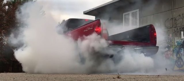TIRE SMOKIN’ Ford F-150 Does a Great Burnout