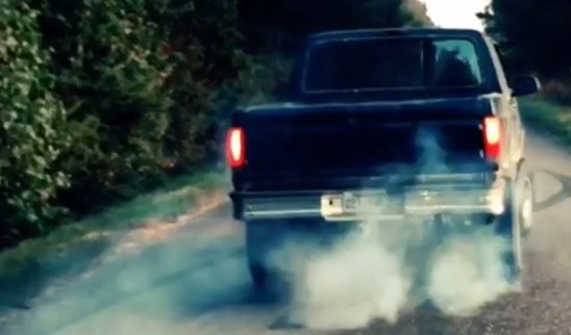 TIRE SMOKIN’ Ford F-150 Roasts Some 33s