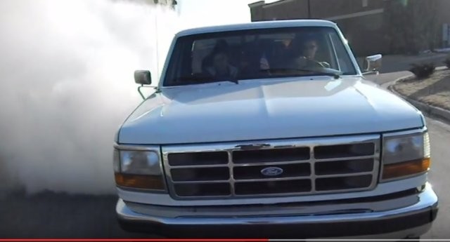 TIRE SMOKIN’ Serious Ford F-150 Peg Leg Burnout