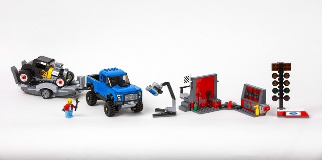 You Can Park a New Ford Mustang GT and Raptor on Your Desk, Thanks to LEGO