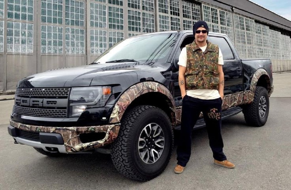 Justin Bieber Does NOT Drive a Ford Truck. Thankfully.