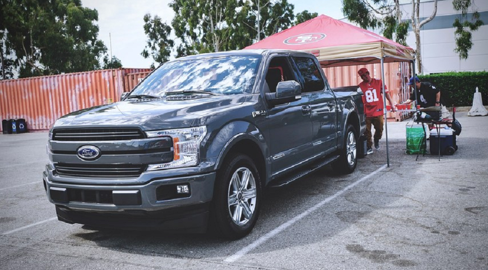 2018 Ford F-150 4×2 Lariat SuperCrew tailgating