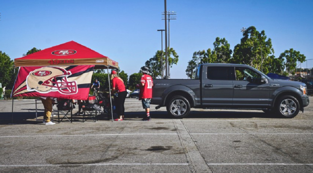 2018 Ford F-150 4×2 Lariat SuperCrew tailgating