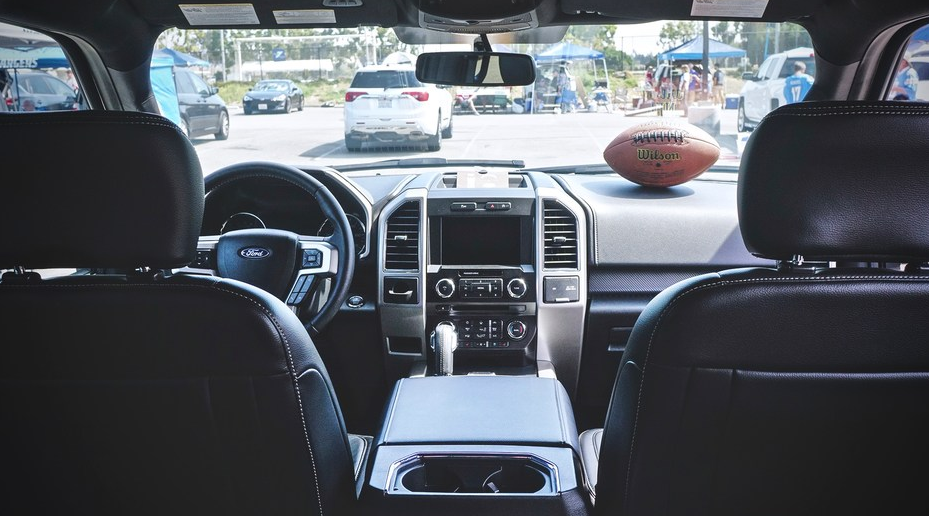 2018 Ford F-150 4×2 Lariat SuperCrew tailgating