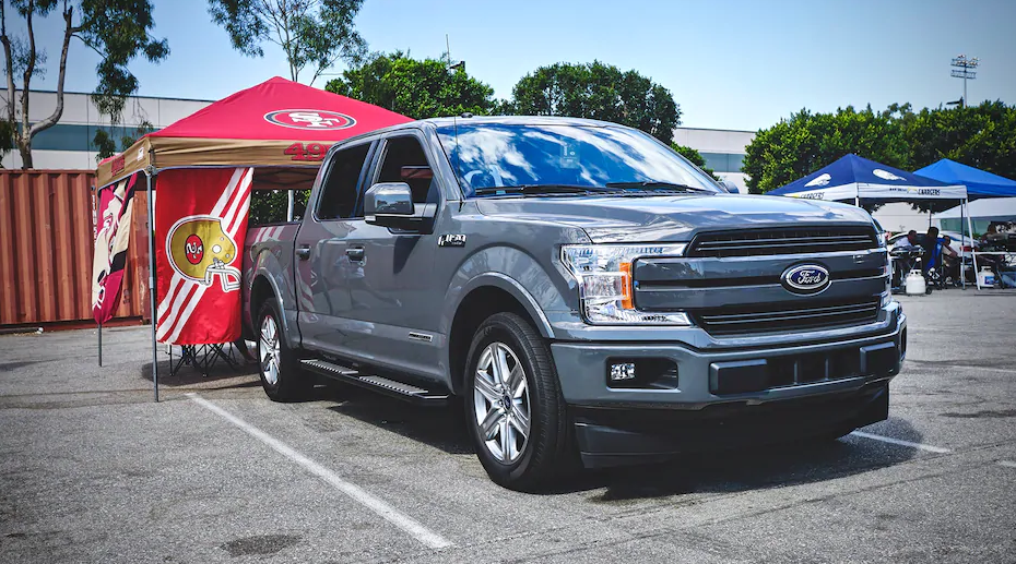 2018 Ford F-150 4×2 Lariat SuperCrew tailgating
