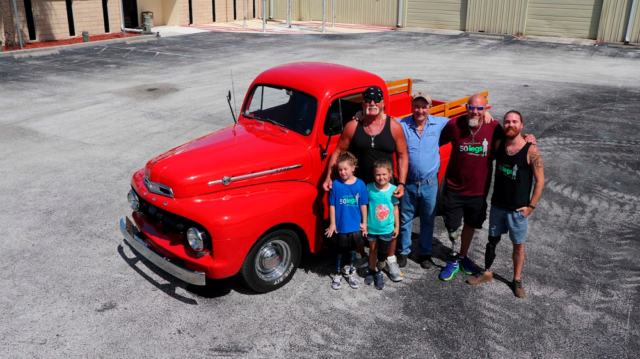 Hulk Hogan 1952 Ford F1