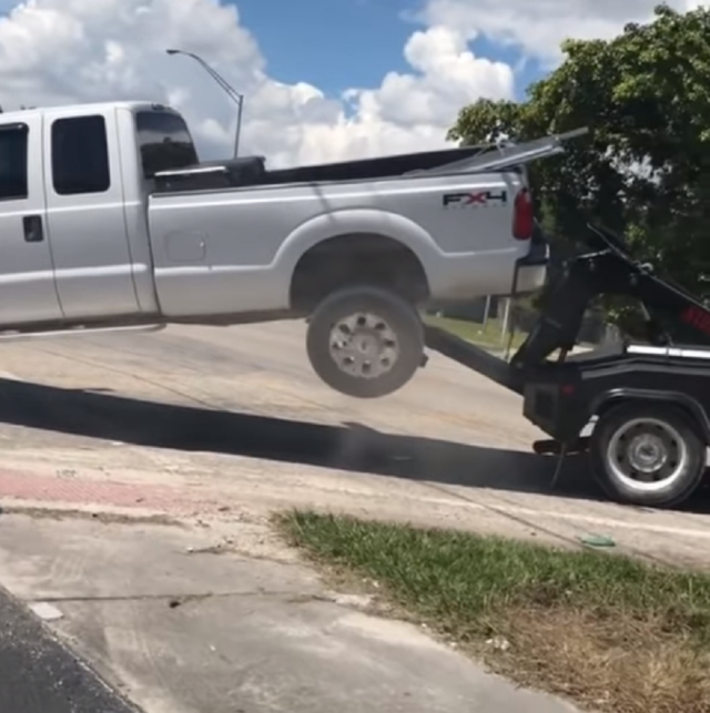 f150online.com Man Screws Up Super Duty While Trying to Fight the Repo Man