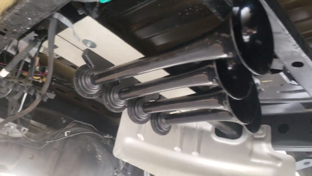 f150online.com Good Friend Helps Put a Train Horn on His Pal's Ford F-150