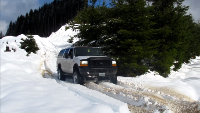 f150online.com Lifted Excursion on 37s Claws and Climbs Through Deep Snow