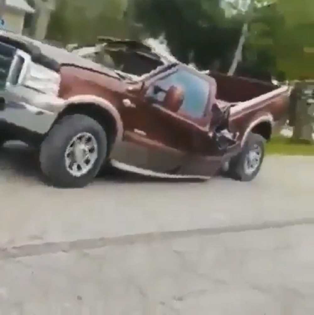 f150online.com Ford Super Duty King Ranch is Bent in Half, But It Still Runs