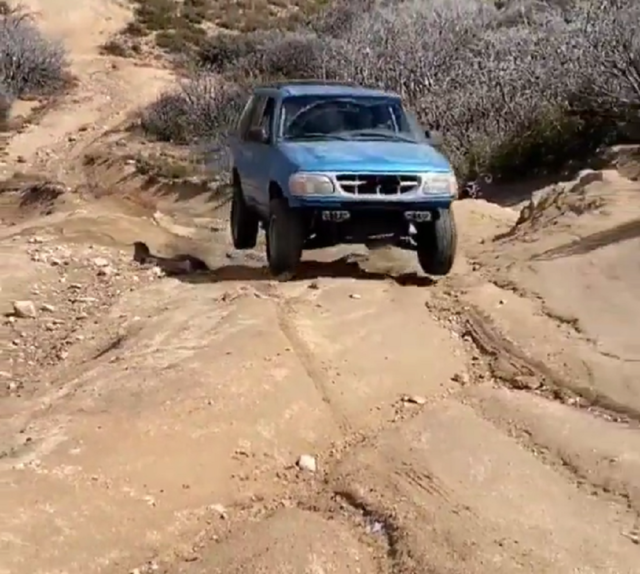 f150online.com Old Ford Explorer Speeds Up Bumpy Off-Road Trail