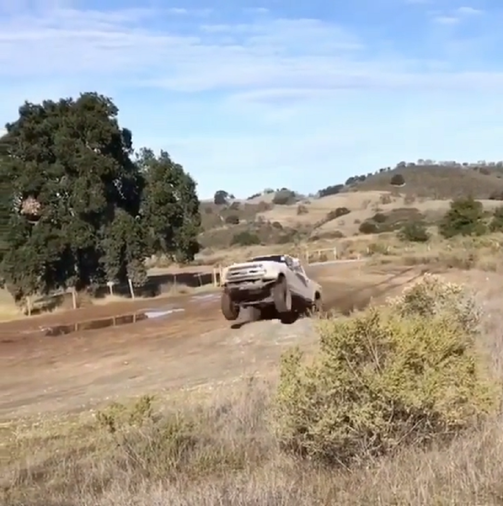 f150online.com Regular 4X4 Super Duty Does Its Best Raptor Impression