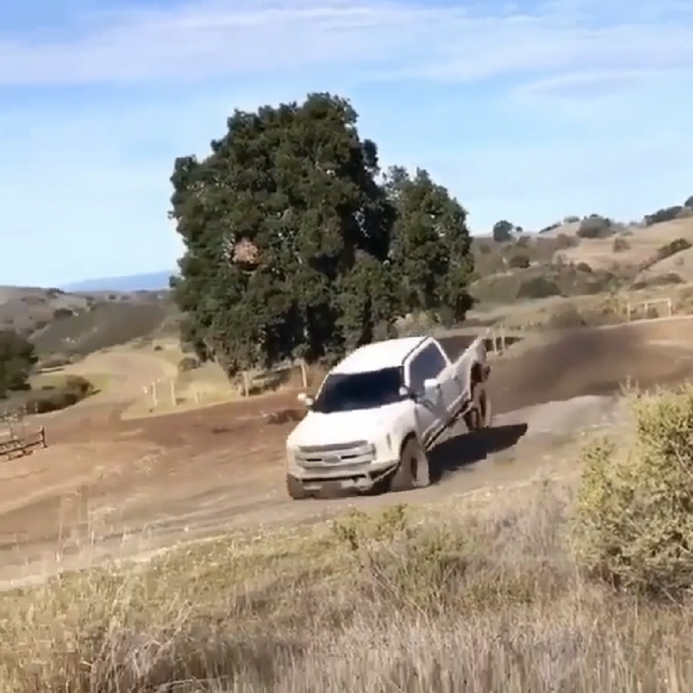 f150online.com Regular 4X4 Super Duty Does Its Best Raptor Impression