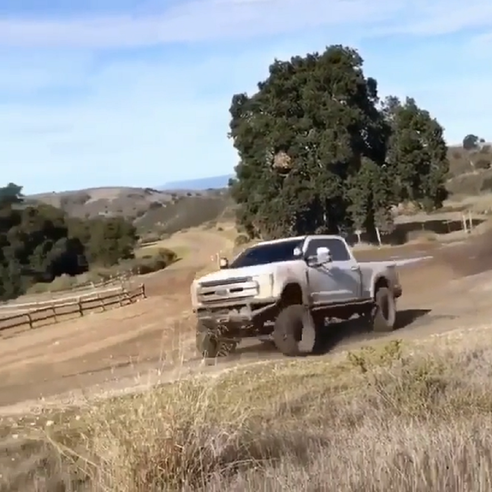 f150online.com Regular 4X4 Super Duty Does Its Best Raptor Impression